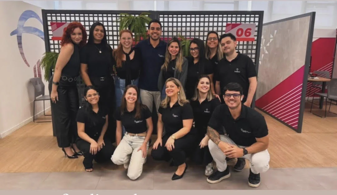 Equipe da Porchat Corretora reunida no escritório